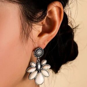 ANTIQUE SILVER WHITE BUFFALO TURQUOISE WESTERN SOUTHWEST WATER DROP EARRINGS